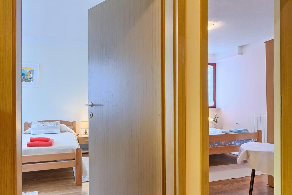 Apartments Valoda Nedeščina Eksteriør billede